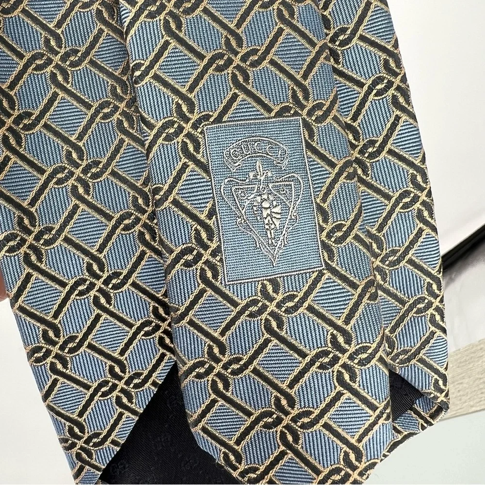 Gucci 100% silk