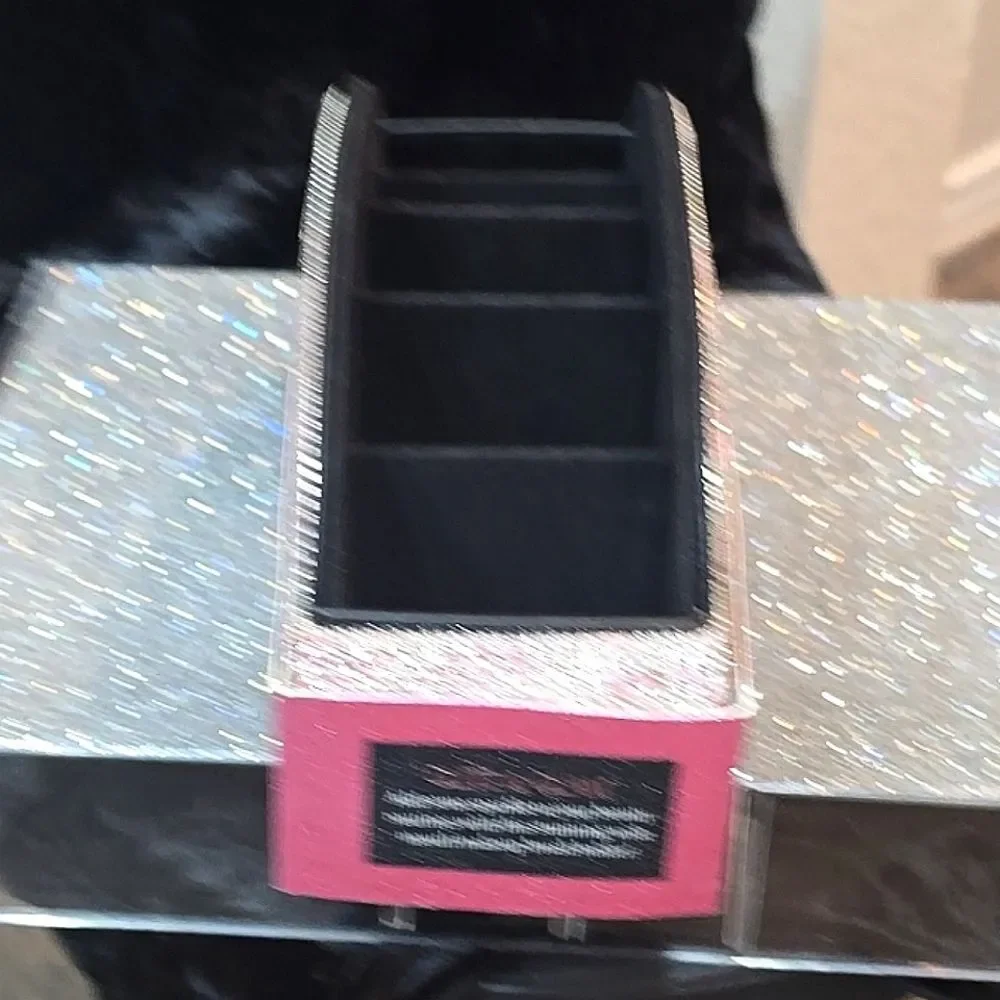 Glitz & Glam new see