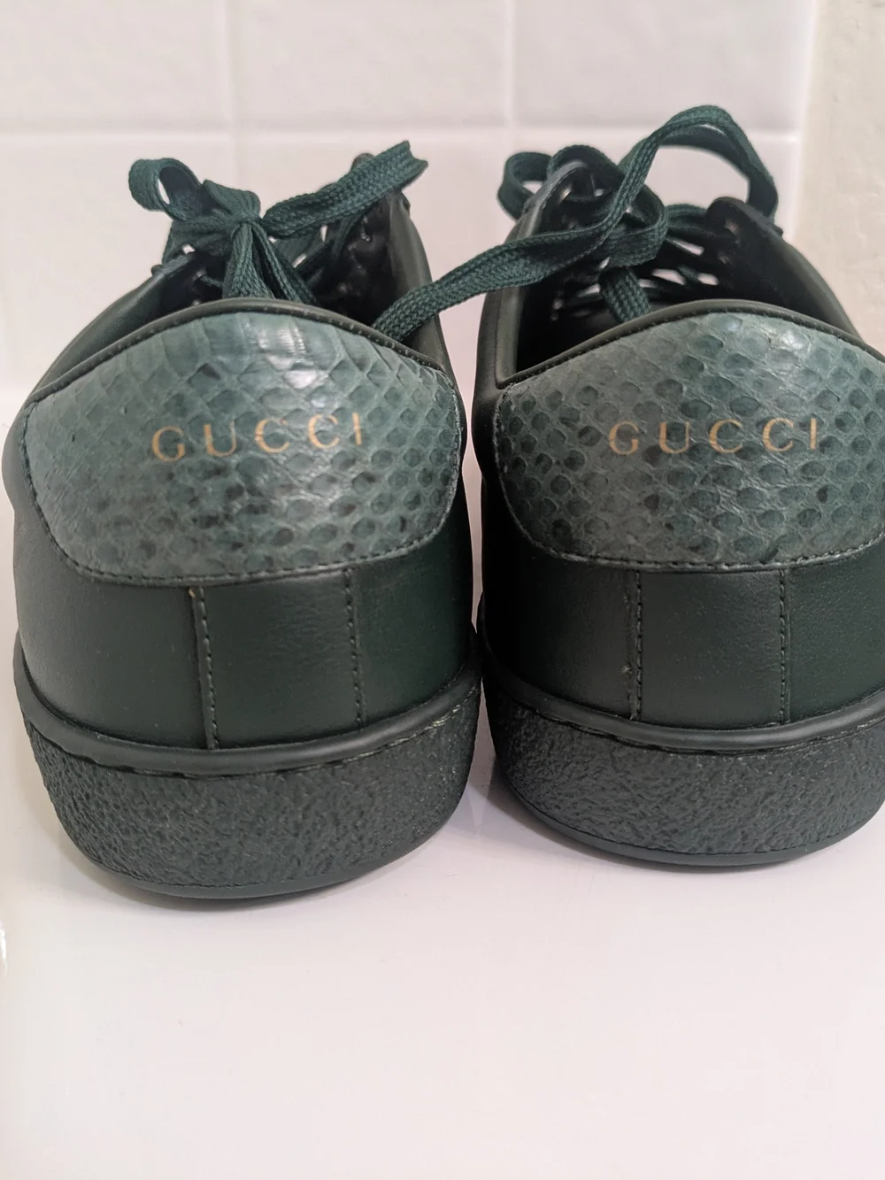 Gucci Men’s Dark Green Leather Low-Top Sneakers