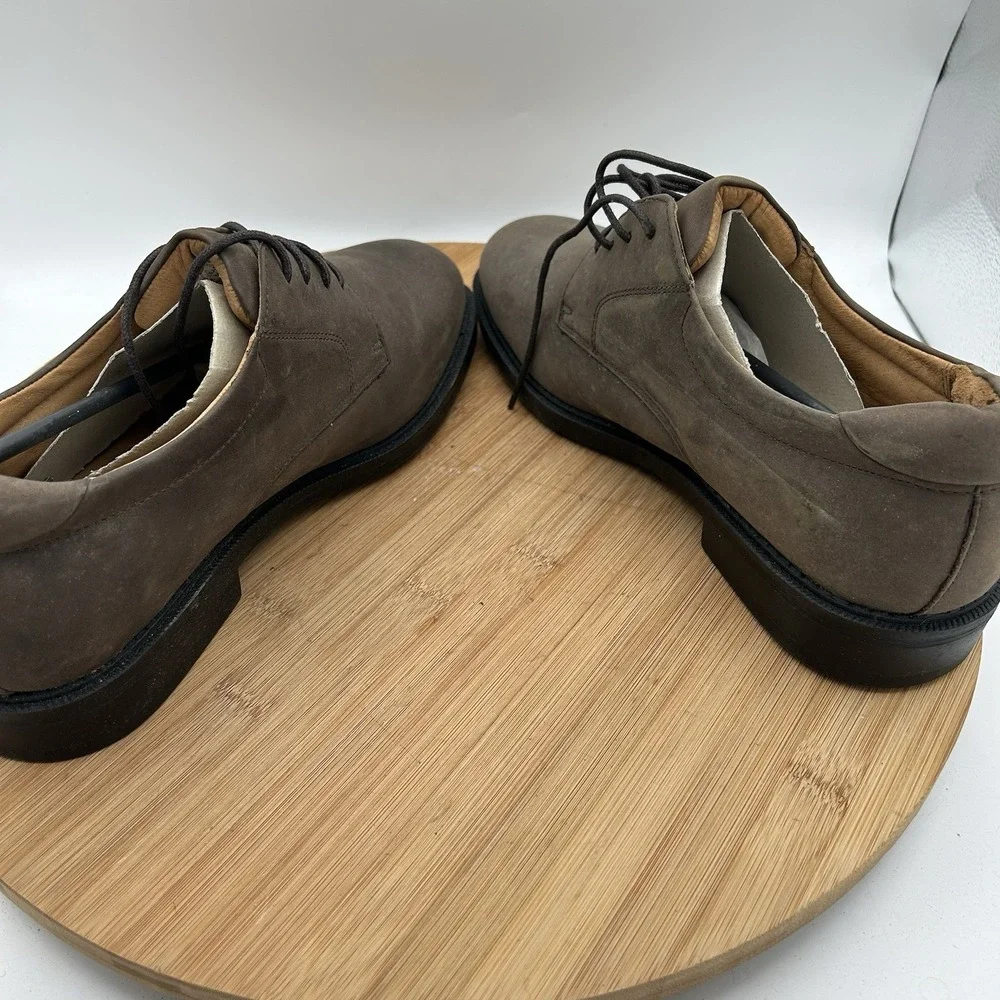 Bass dark brown