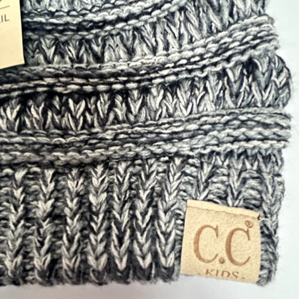 CC‎ Kids Messy Bun Beanie Tail Winter Hat Gray White Knit Ponytail Beanie