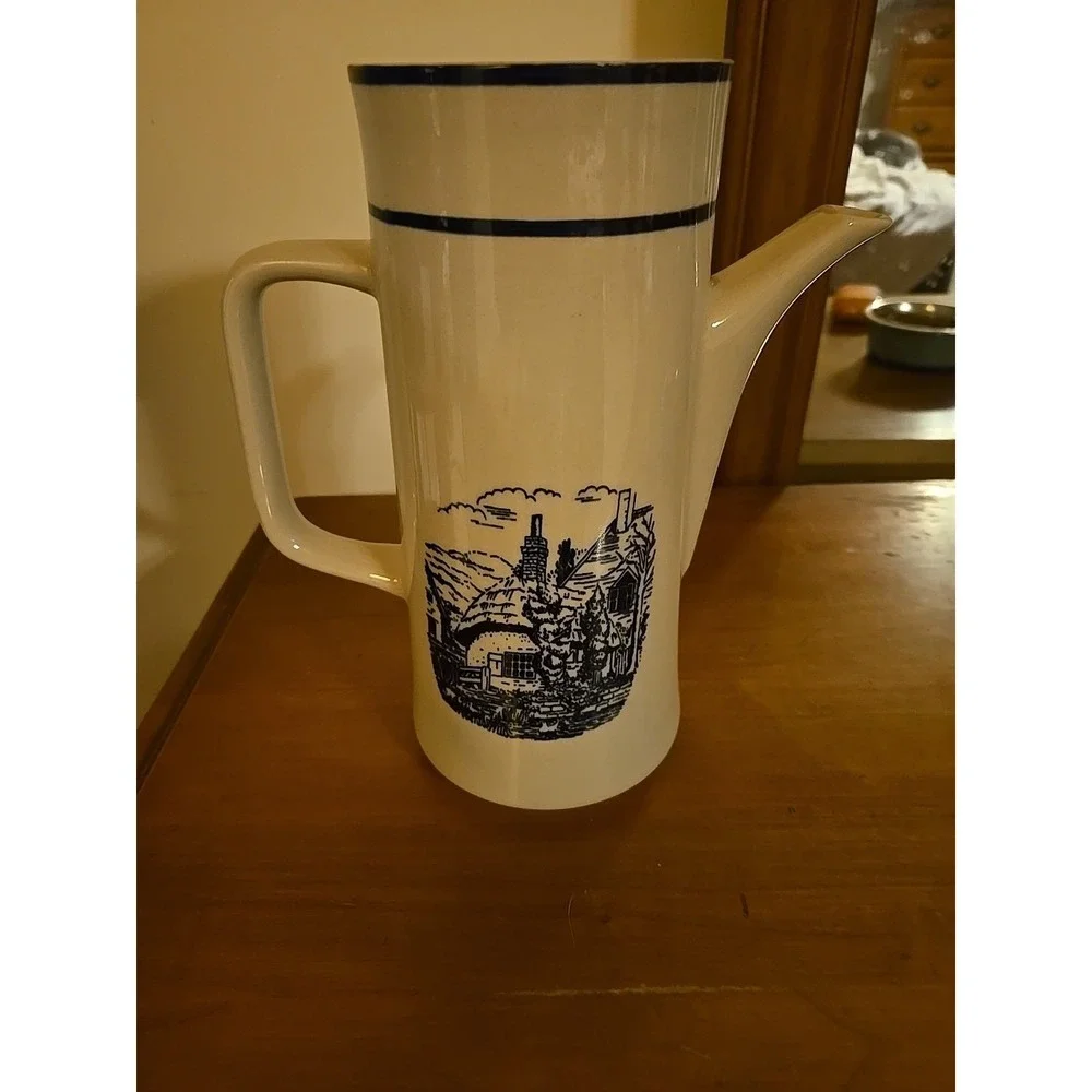 Stoneware Blue has ceramic breaks