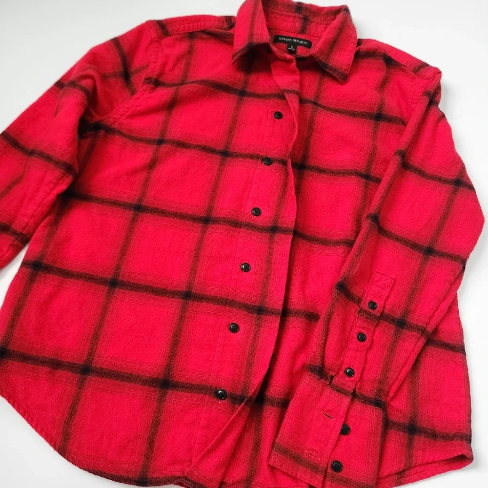 Banana Republic hidden button