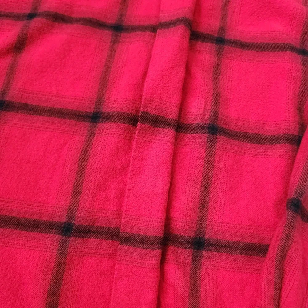 Banana Republic hidden button