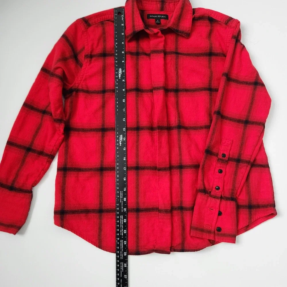 Banana Republic hidden button