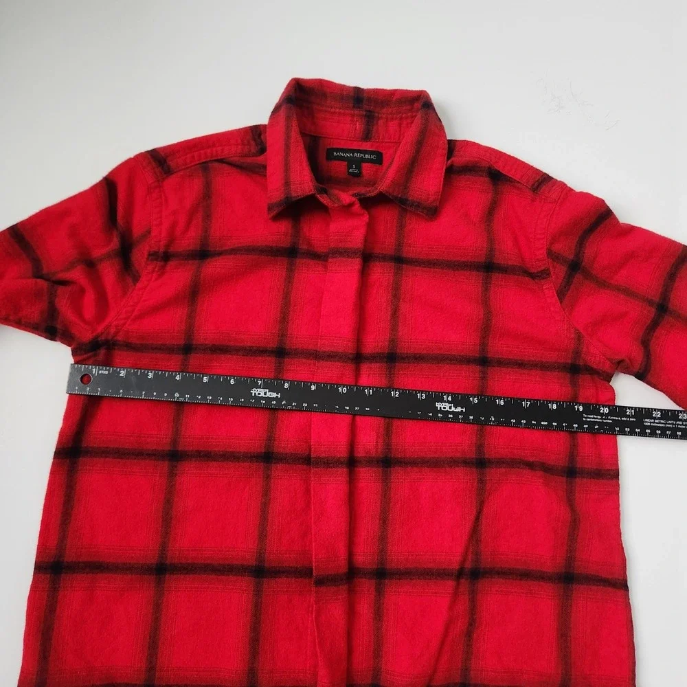 Banana Republic hidden button