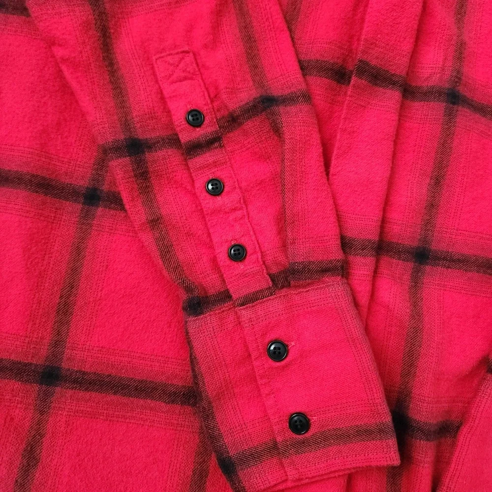 Banana Republic hidden button