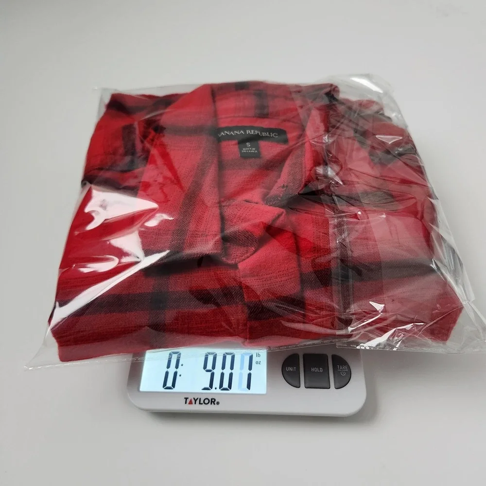 Banana Republic hidden button