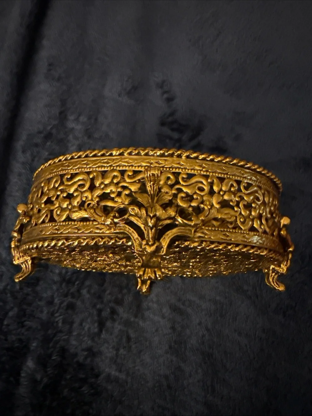 Style built elegant gold