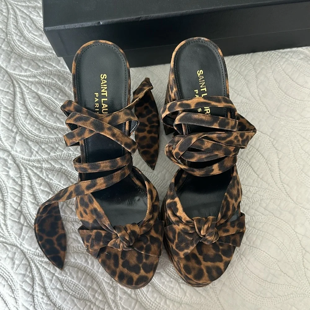 Saint Laurent ships original
