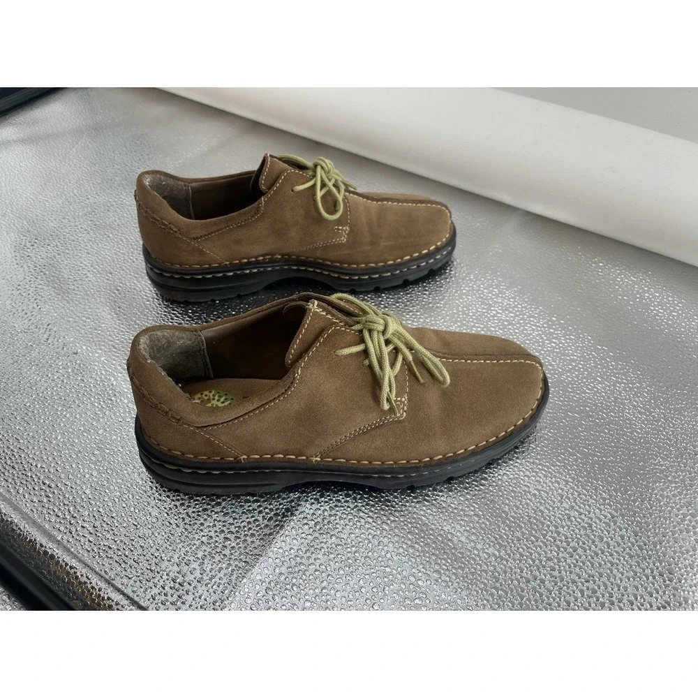 Earth Shoes up suede shipped