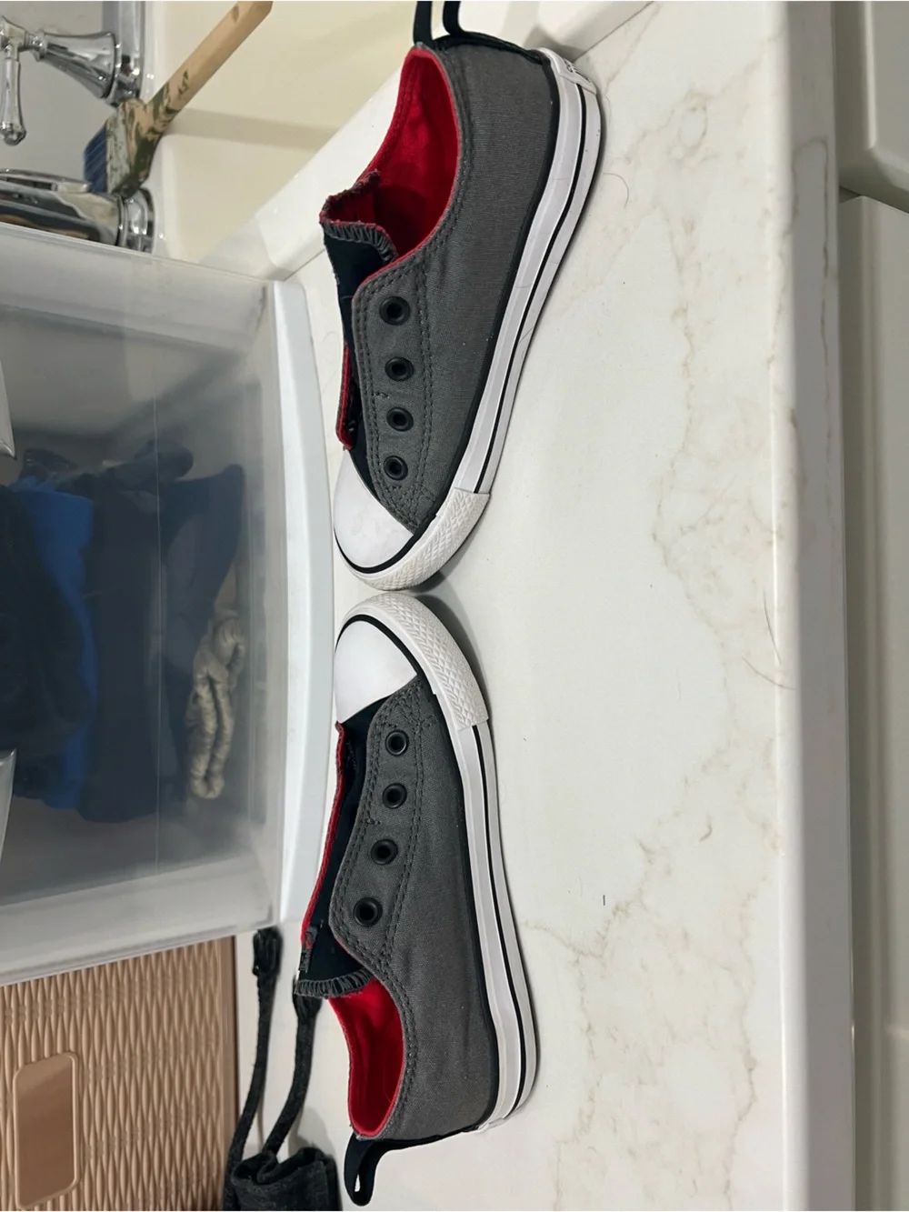 Converse black white