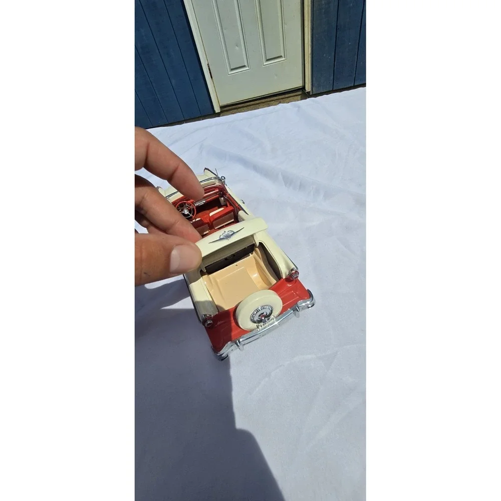 Danbury Mint im unsure