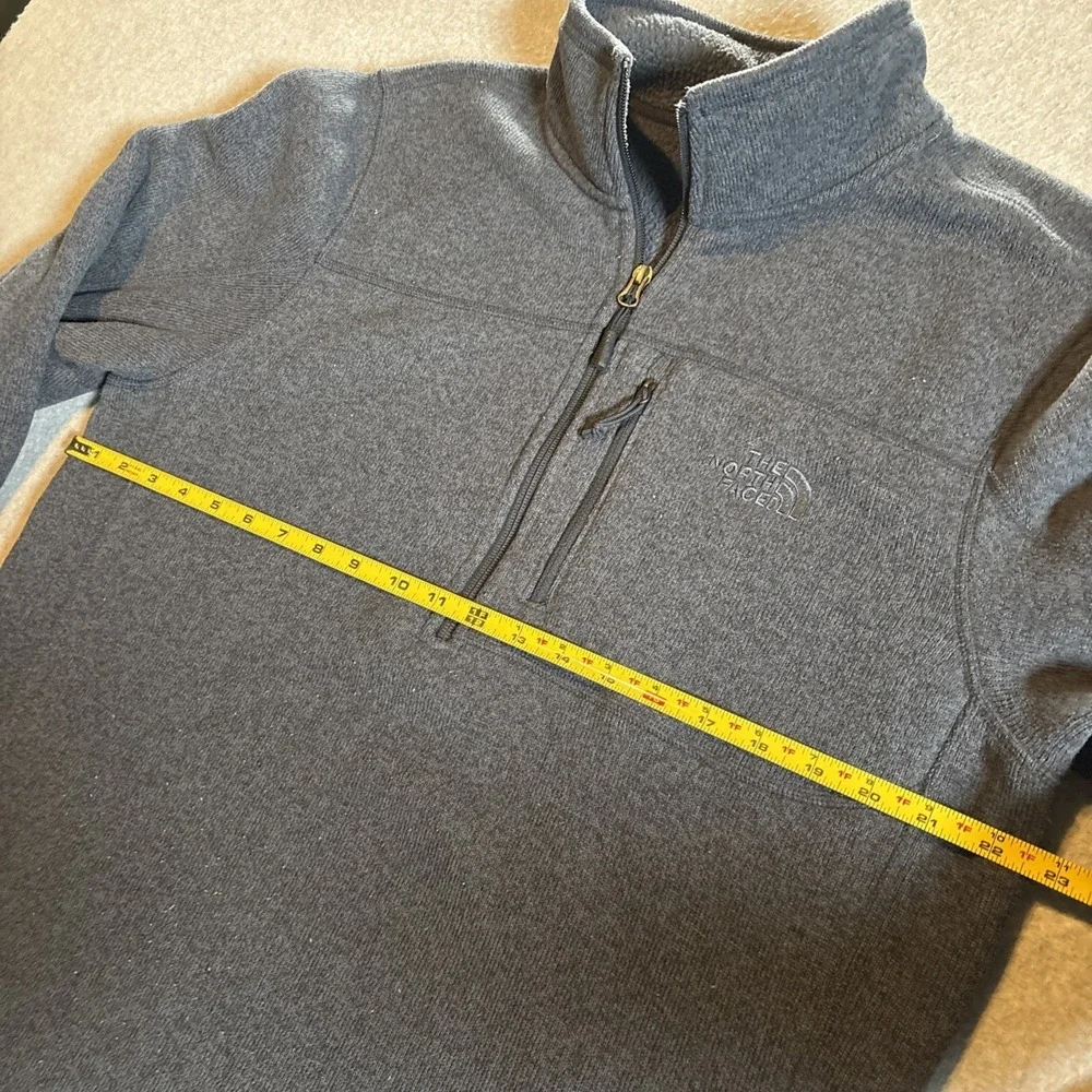 The North Face mens quarter