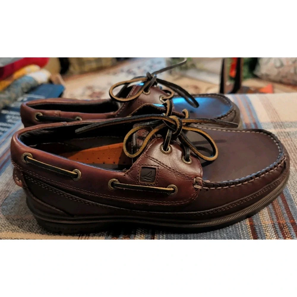 Sperry men eye