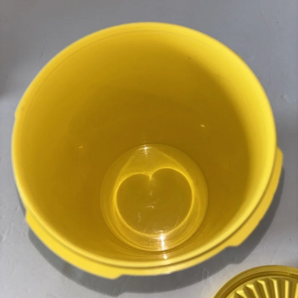 Tupperware vintage yellow