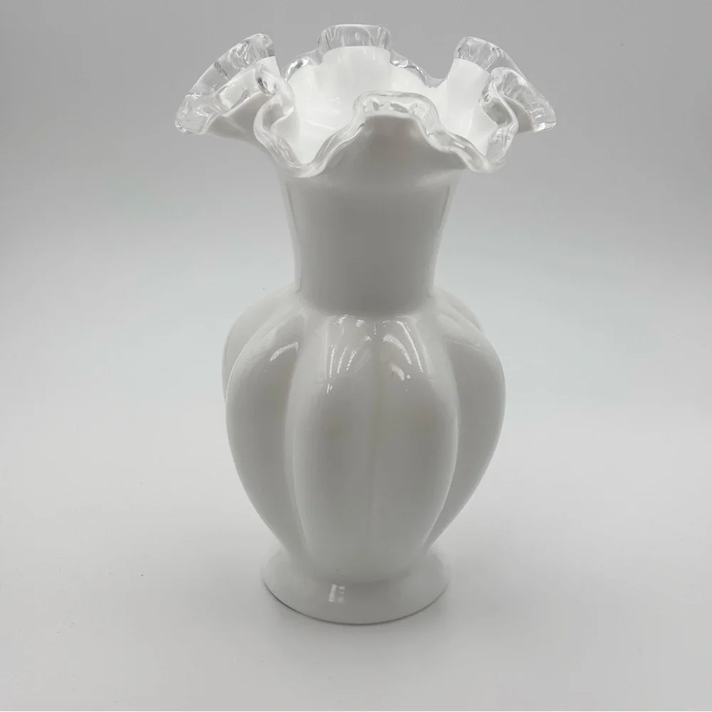 Fenton Silver Crest White Milk Glass Ruffled Top Scalloped Melon Vase‎ 8