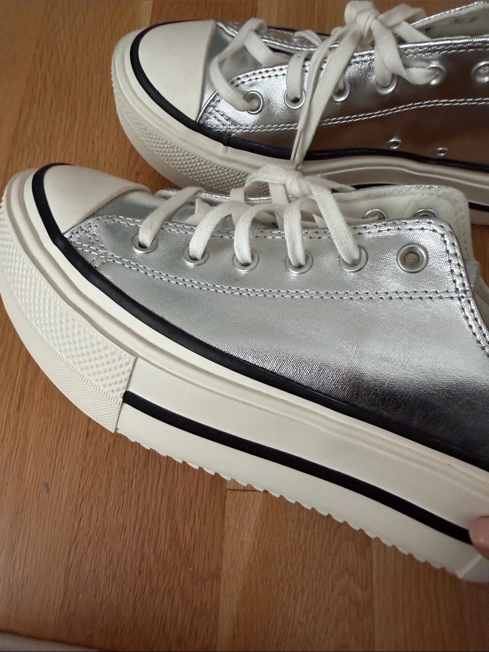 Converse low top
