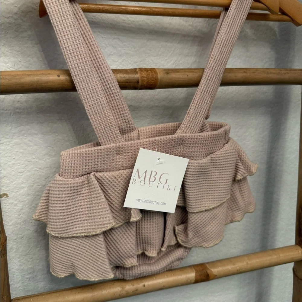 N/A color taupe