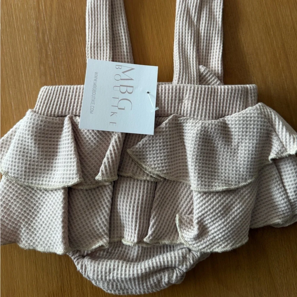N/A color taupe