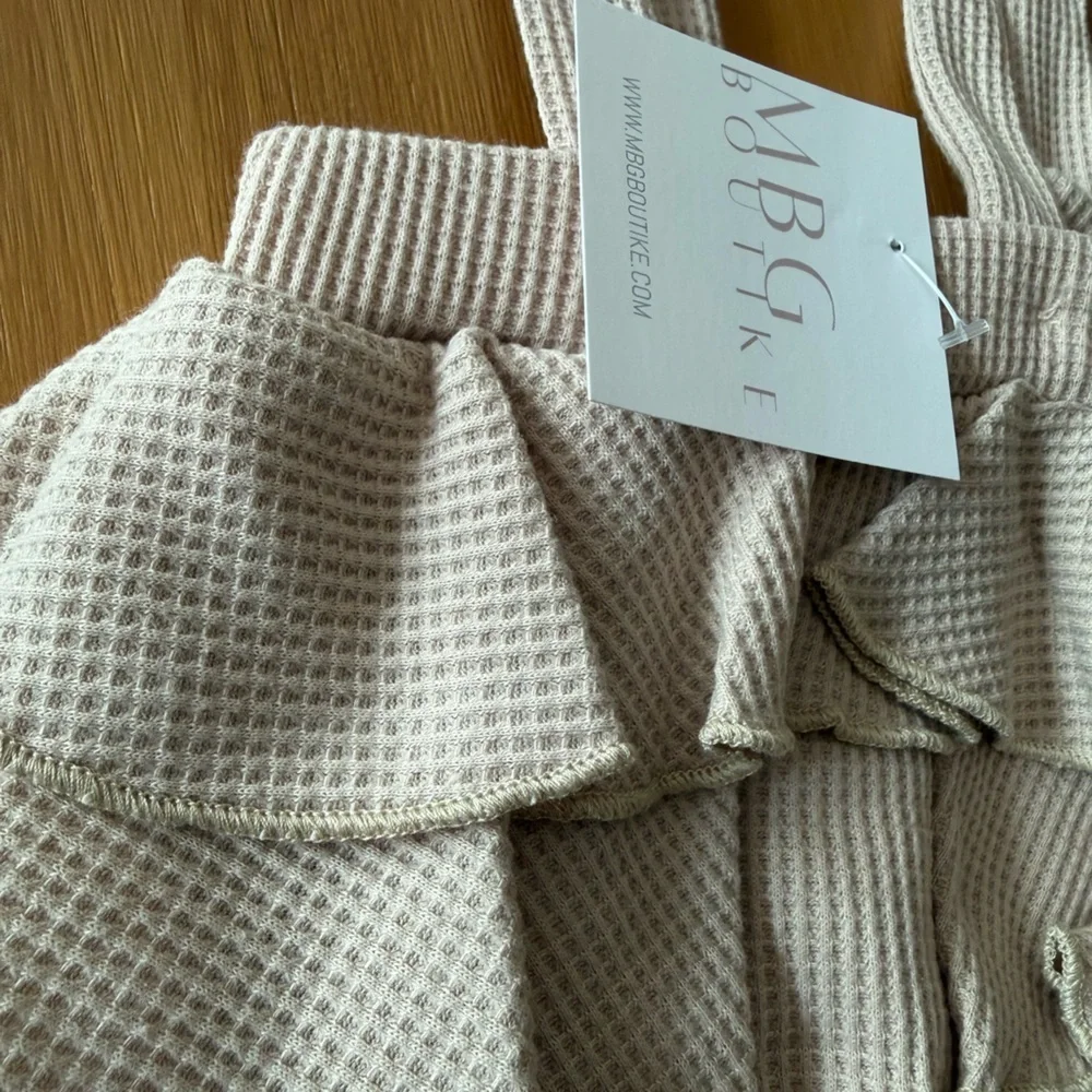 N/A color taupe