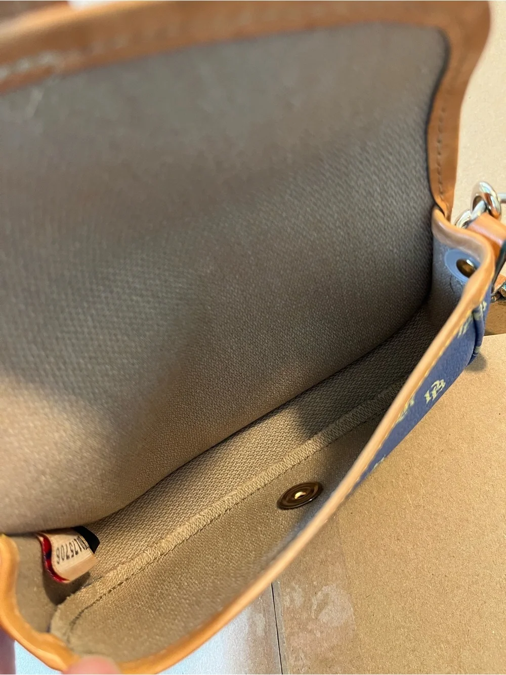 Dooney & Bourke compact dooney