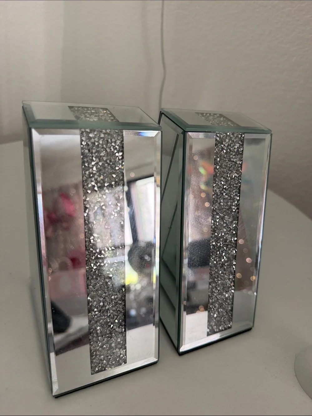 N/A sleek mirrored