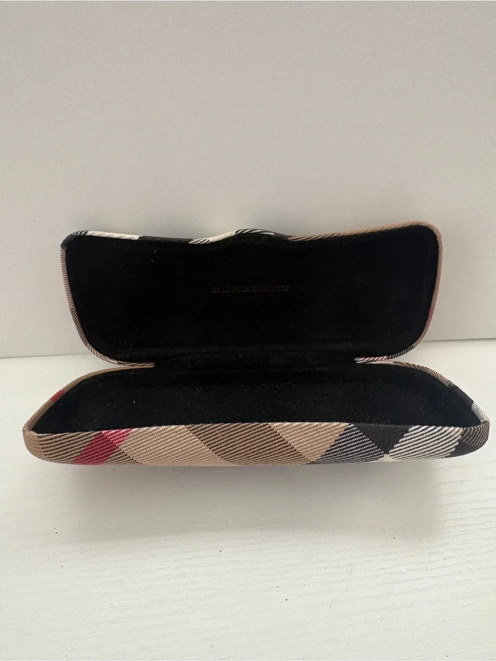 Burberry classic hard