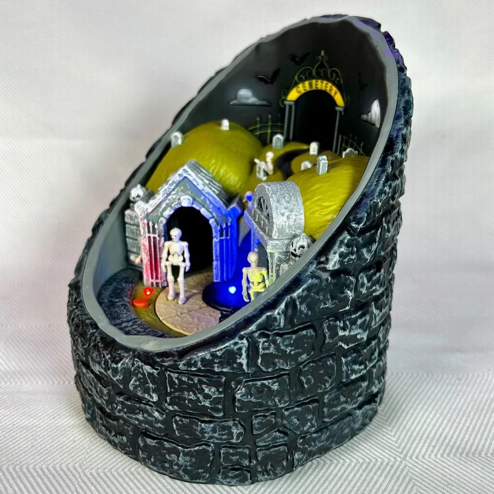 Hyde & Eek Boutique animated graveyard