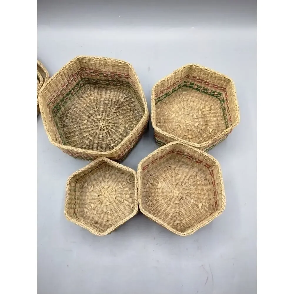 Unbranded lot lidded