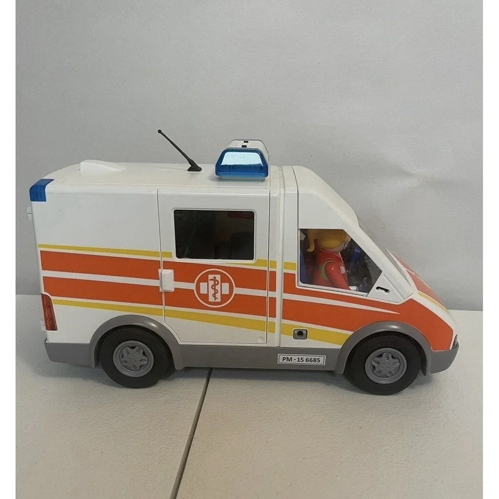 Playmobile‎ Ambulance People Fully functional Siren Plus People & Accessories