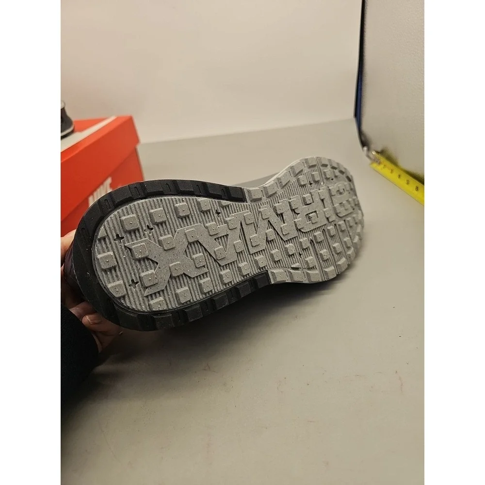 Nike pair shoes