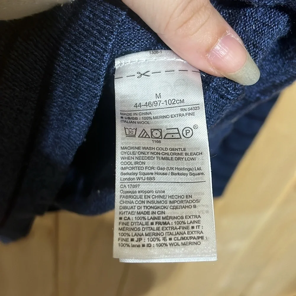 Banana Republic Blue Italian Merino Yarn by Baruffa V-‎ Neck Sweater Mens Size M