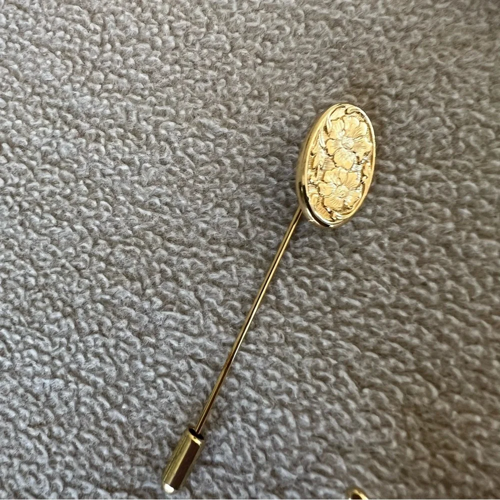 Vintage brooch set