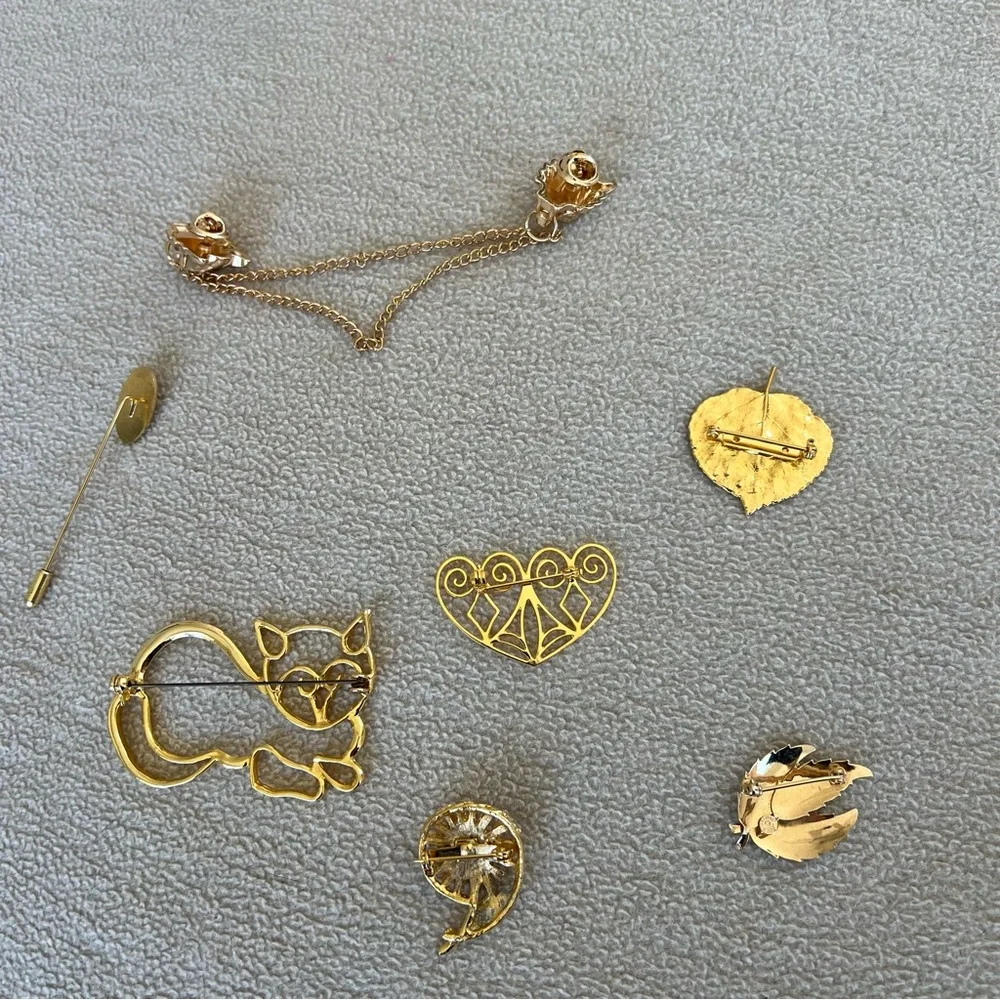 Vintage brooch set