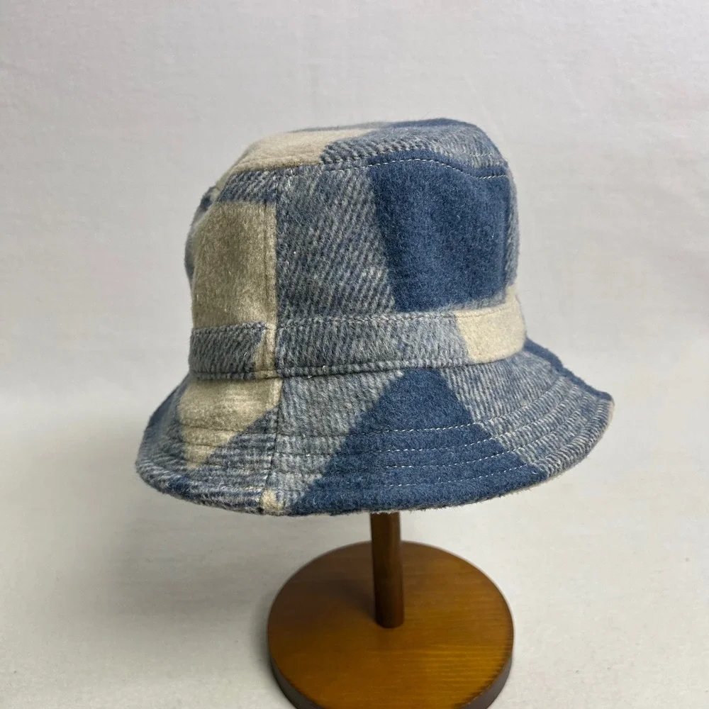 American Eagle Outfitters bucket hat