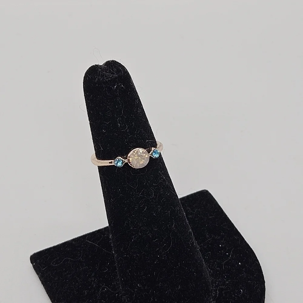 gold tone ring with aqua and milky yellow rhinestones size 4.25