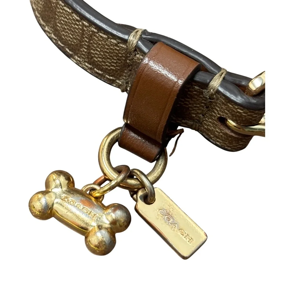 Coach signature closure color