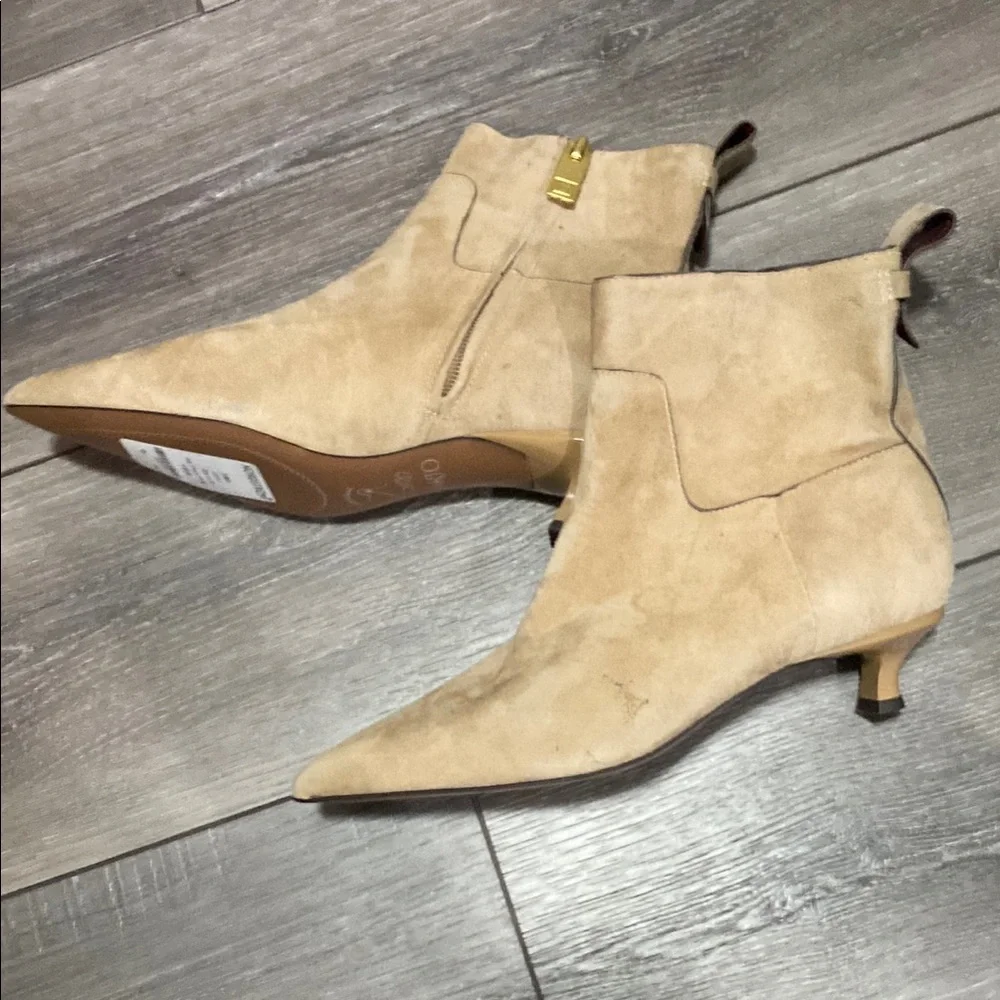 NWT! Sarto Tan Suede Ankle Boots