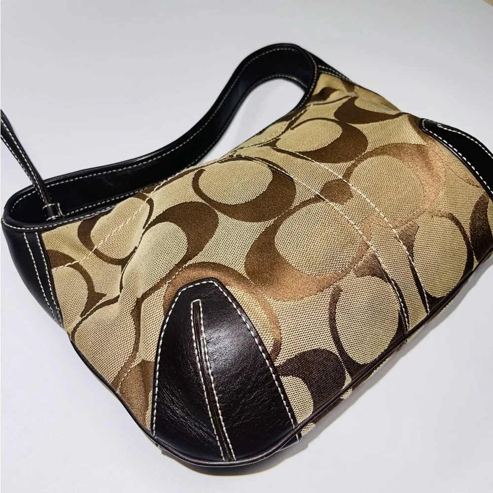 COACH VINTAGE MODEL HANDBAG