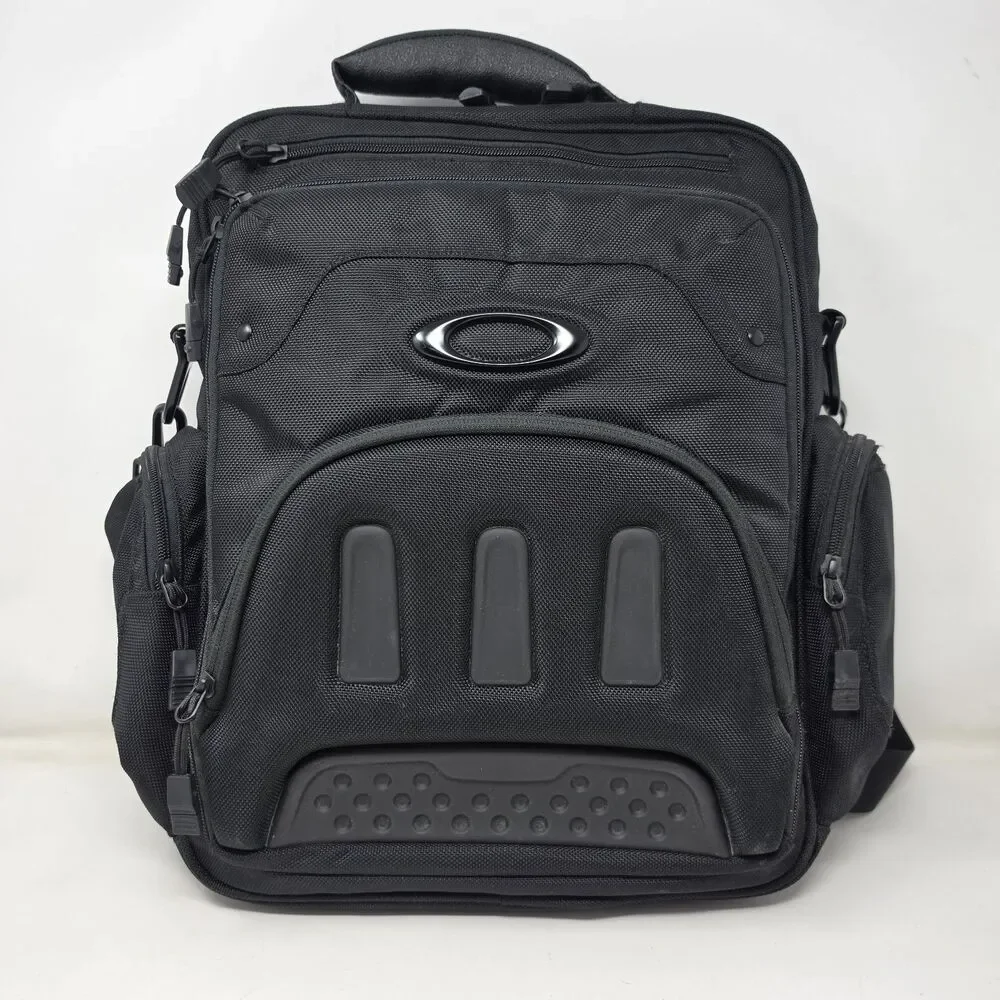 Oakley Vertical Messenger Pack 2.0 Blackout Tactical Outdoor Laptop Bag 17 Liter