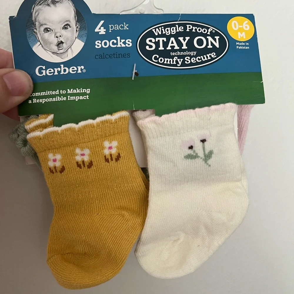 NWT Gerber Stay On Socks 4 Pack