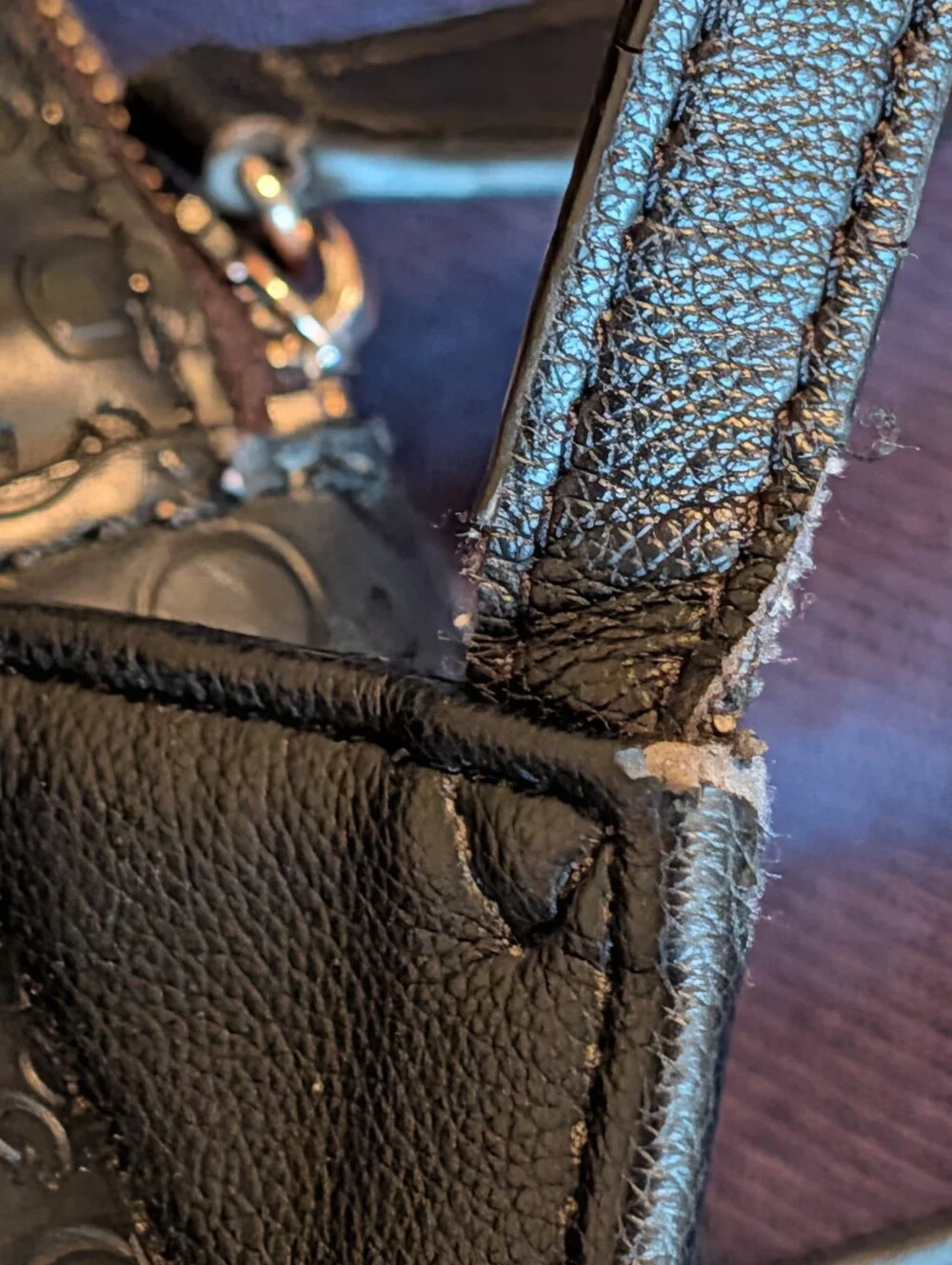 Guess compact mini