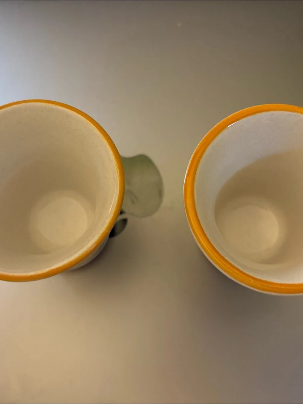 Deruta pair hand