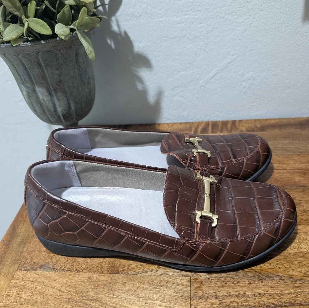 Aravon stylish brown
