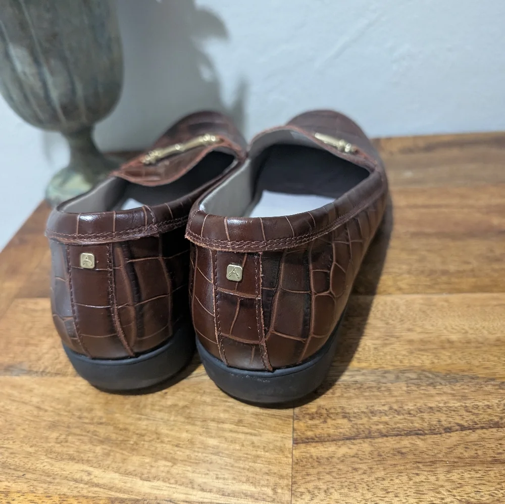 Aravon stylish brown