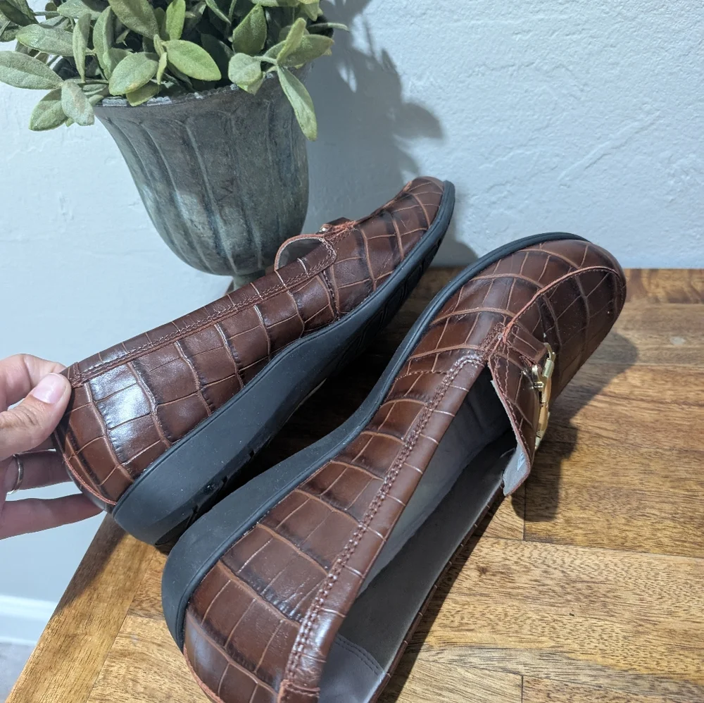 Aravon stylish brown