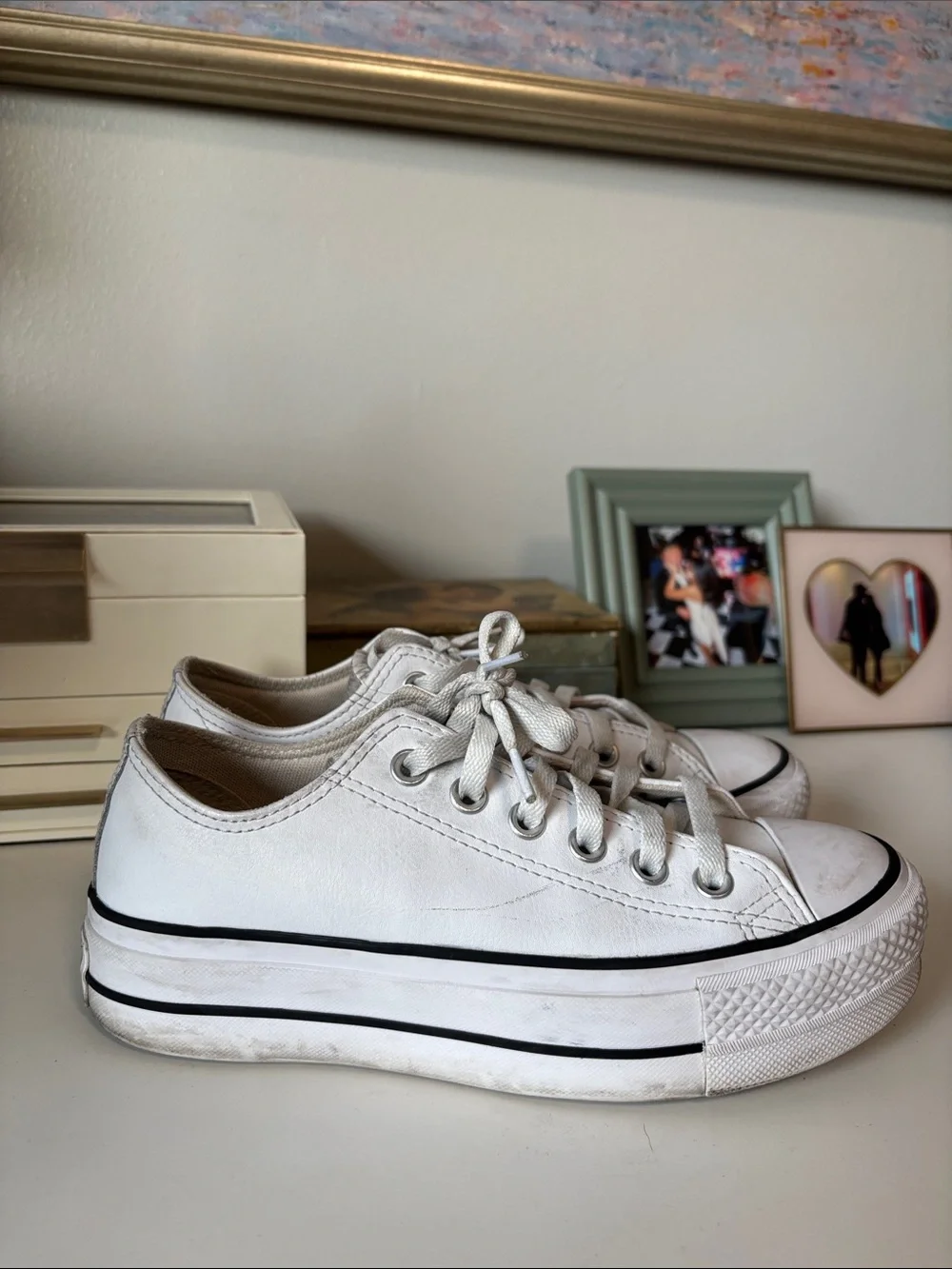 Converse white low
