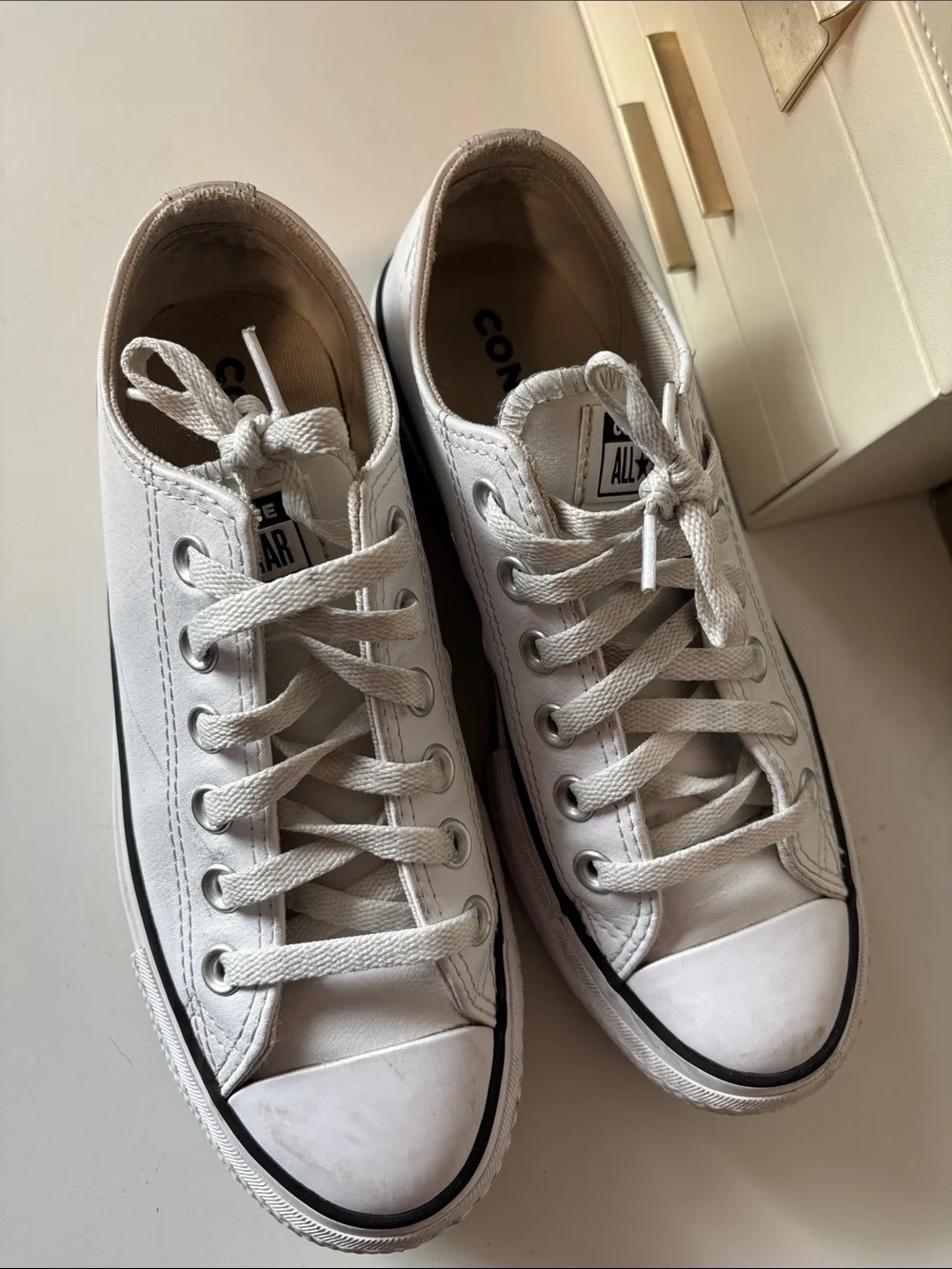Converse white low