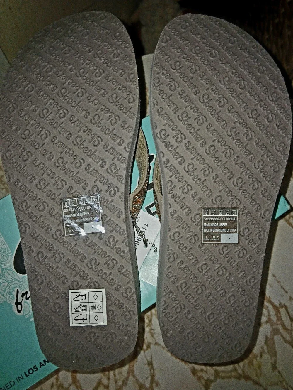 Skechers flip flops